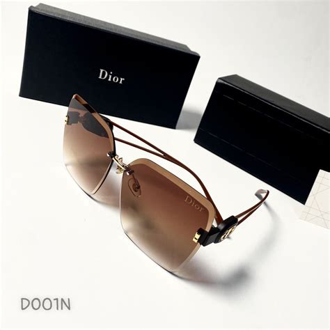 con mắt kính dior.